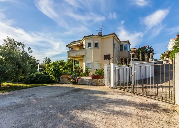 Mika アパート プーラ